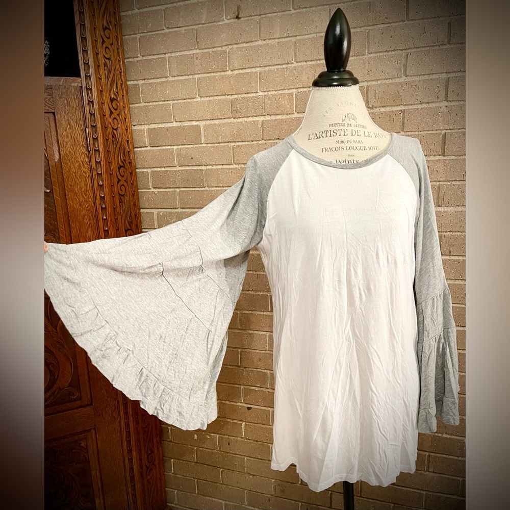 Incredibly Fun, Fashionable Bell Sleeve Three Bird Nest Baseball Style tee